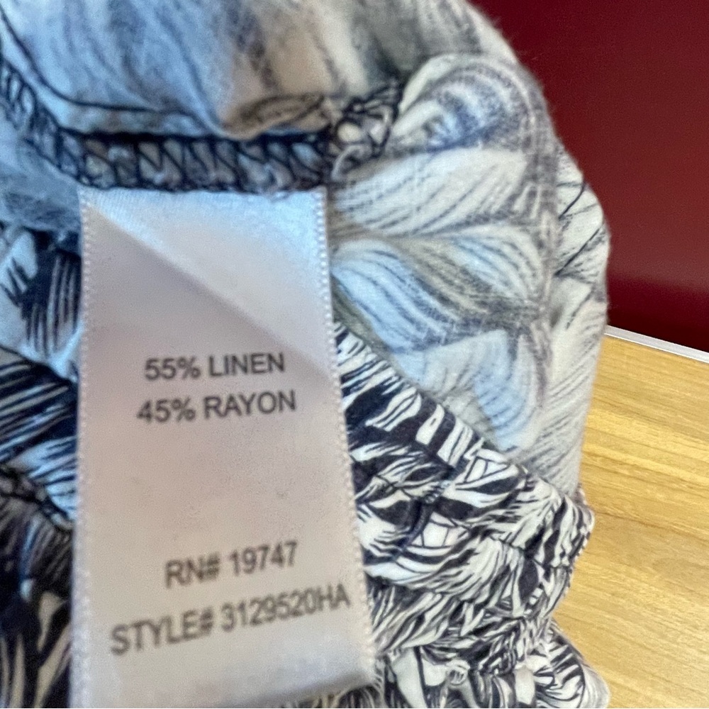Land N Sea Leaf Print Capris - Picture 6 of 7